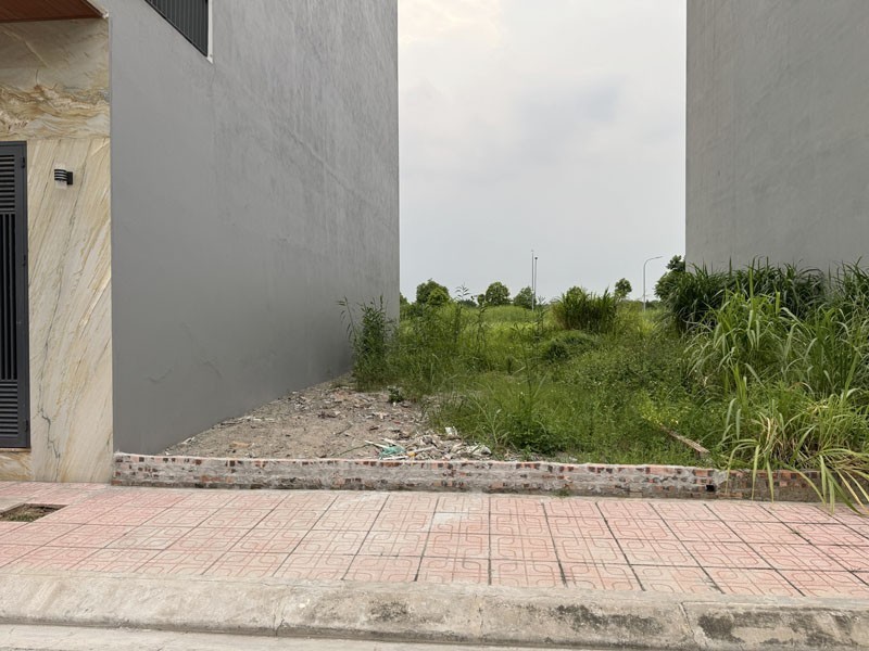 Đất đấu giá Cự Khối 74,5m2: Hiếm có 2 mặt tiền trước sau - Đường 13m có vỉa hè - Sát hồ điều hòa 2