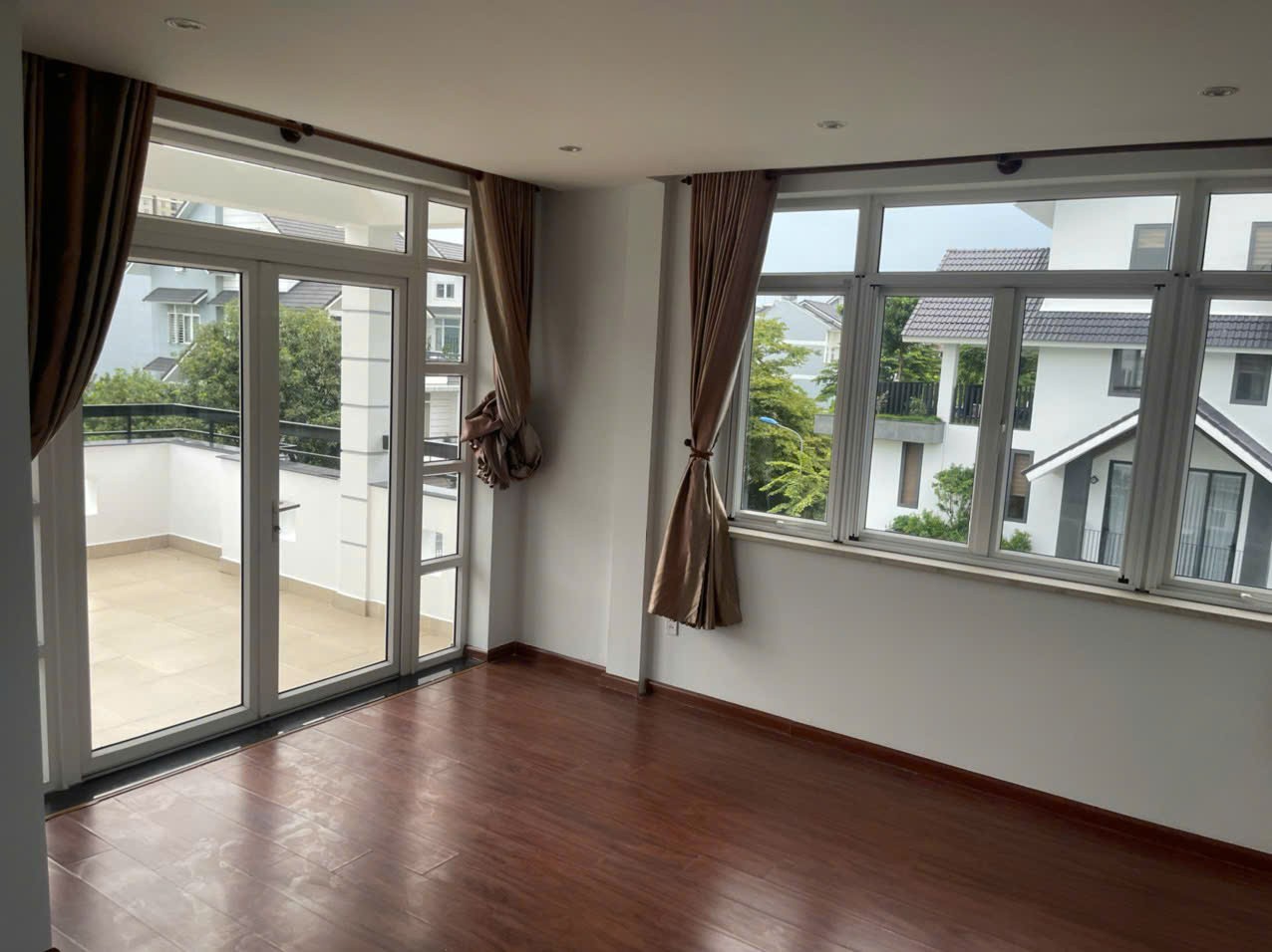 Cho thuê Nhà mặt tiền Phường Phước Long B, Quận 9, Diện tích 235m², Giá 35 Triệu/tháng 9
