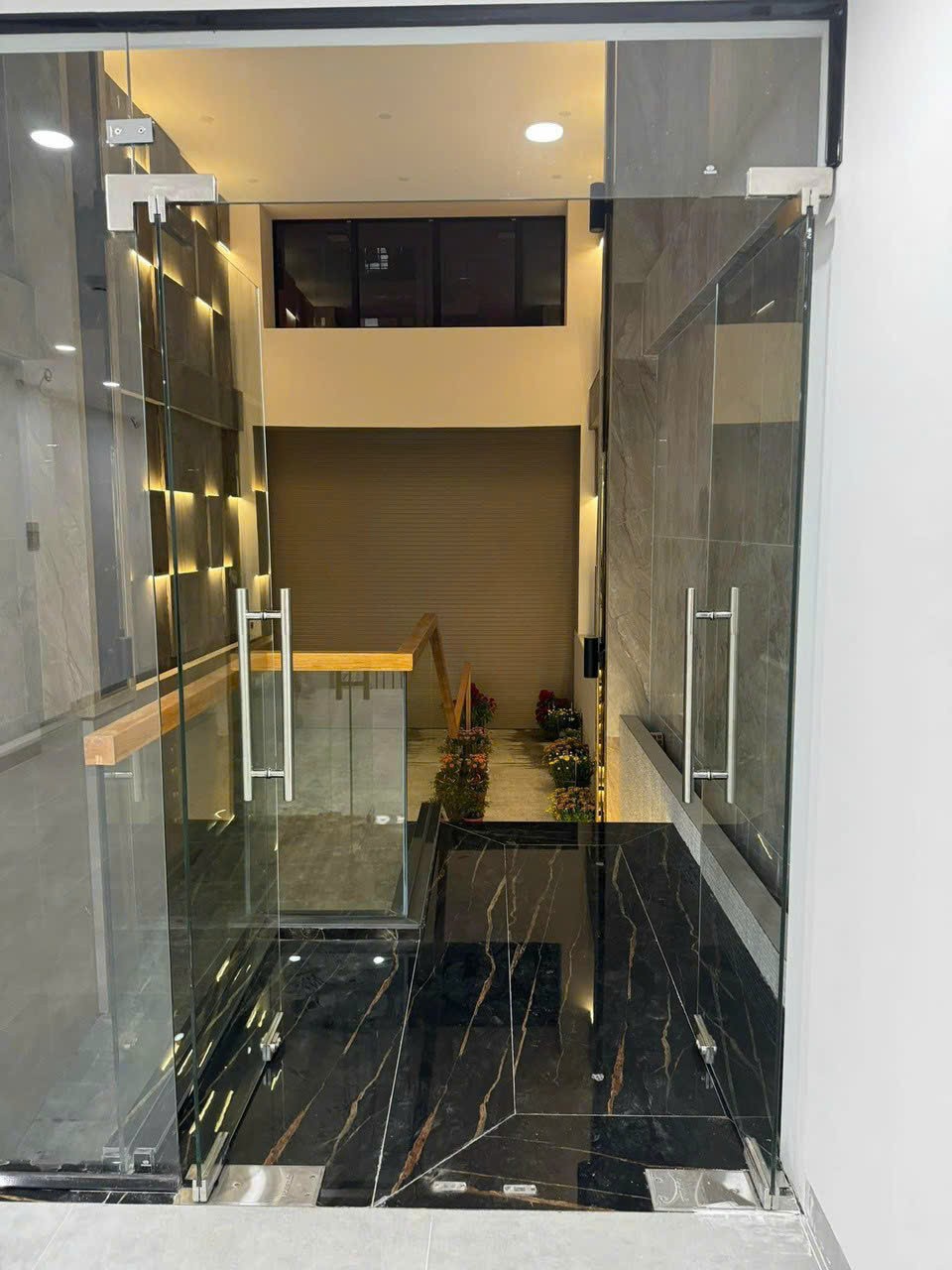 Cho thuê Nhà mặt tiền Tân Bình, Hồ Chí Minh, Diện tích 110m², Giá Thương lượng 3