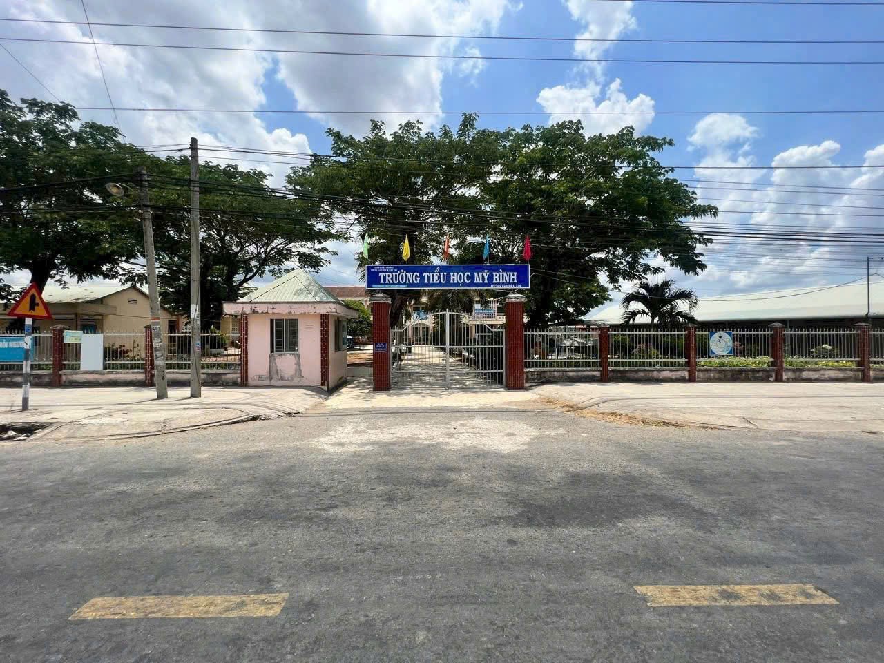 Bán nền thổ cư đường beton 6m xã Mỹ Bình, Tân Trụ dt 278,9m2 hướng Đông Nam giá 1,45 tỷ 2