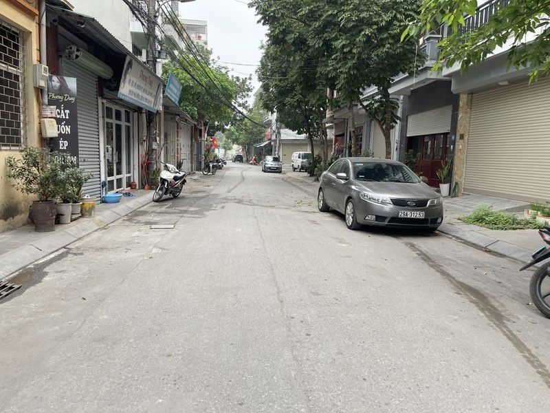 Mặt phố Thanh Am - TĐC Đặng Vũ Hỷ: 76,22m2, vỉa hè 5m, mặt tiền 8m, khoe trọn thương hiệu 2