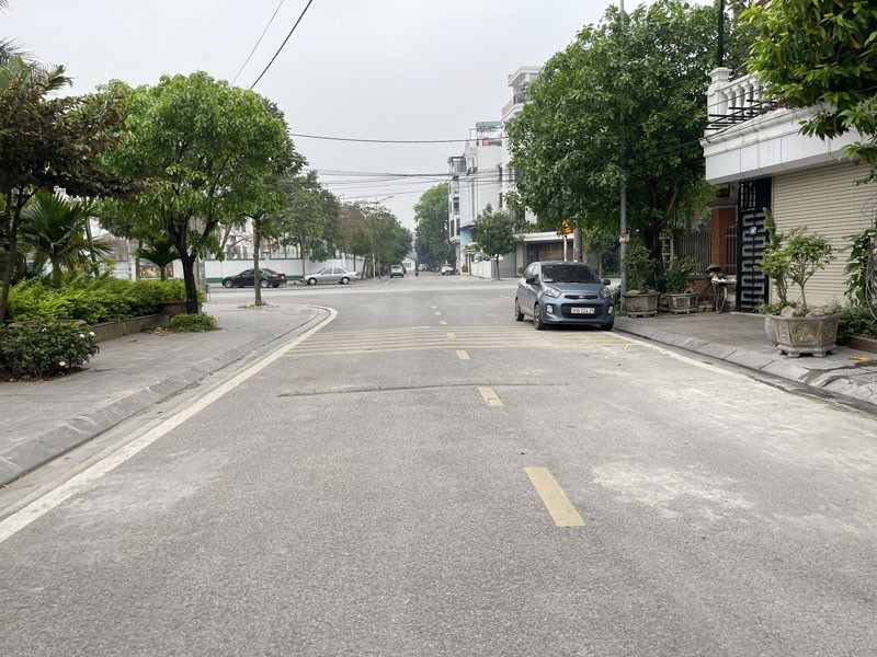 Mặt phố Thanh Am - TĐC Đặng Vũ Hỷ: 76,22m2, vỉa hè 5m, mặt tiền 8m, khoe trọn thương hiệu 3