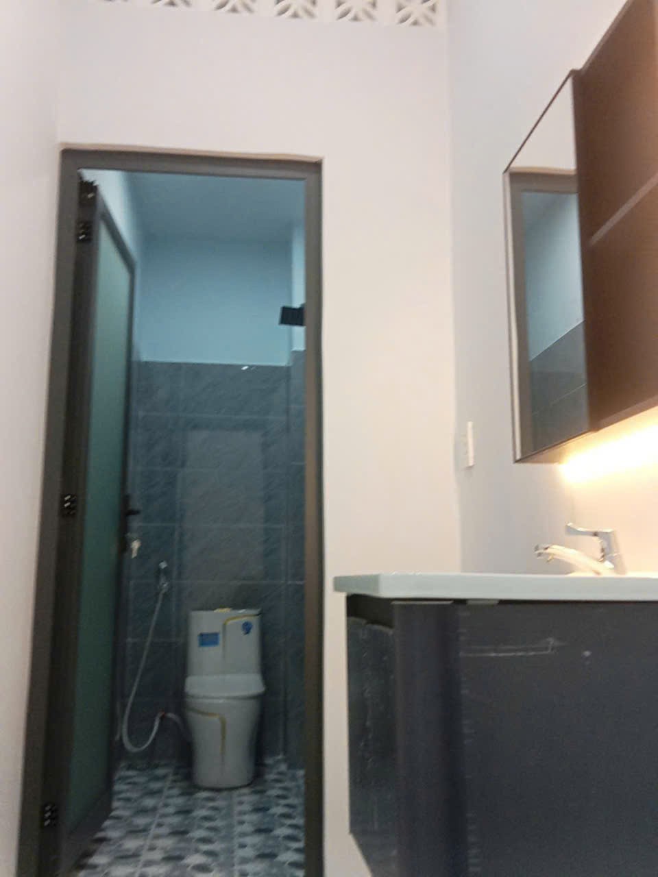Bán 2 nhà xã Long Trạch, Cần Đước dt 105m2 , 1 lửng,3pn,3wc đã hoàn công giá 2,38 tỷ /căn 12