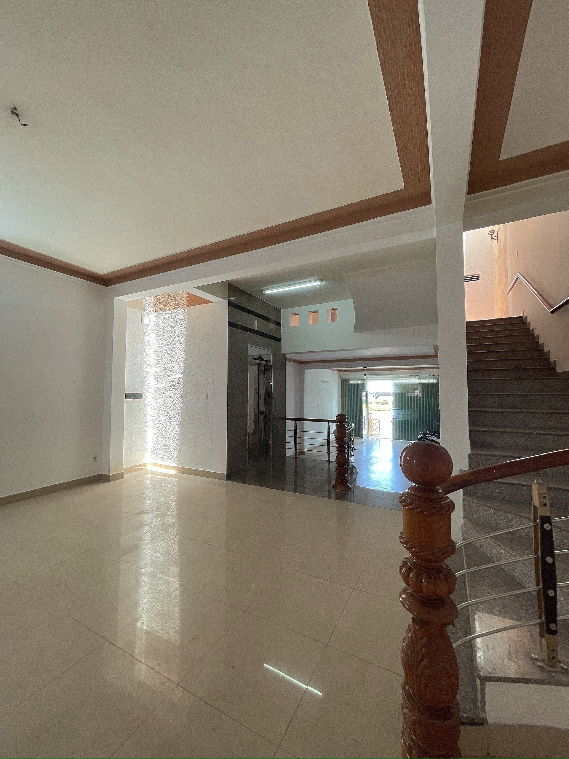 Cho Thuê Nhà Mặt Tiền Đường 2/9 Hải Châu Đà Nẵng ngang 7m, 4 Tầng, Có Thang Máy 5