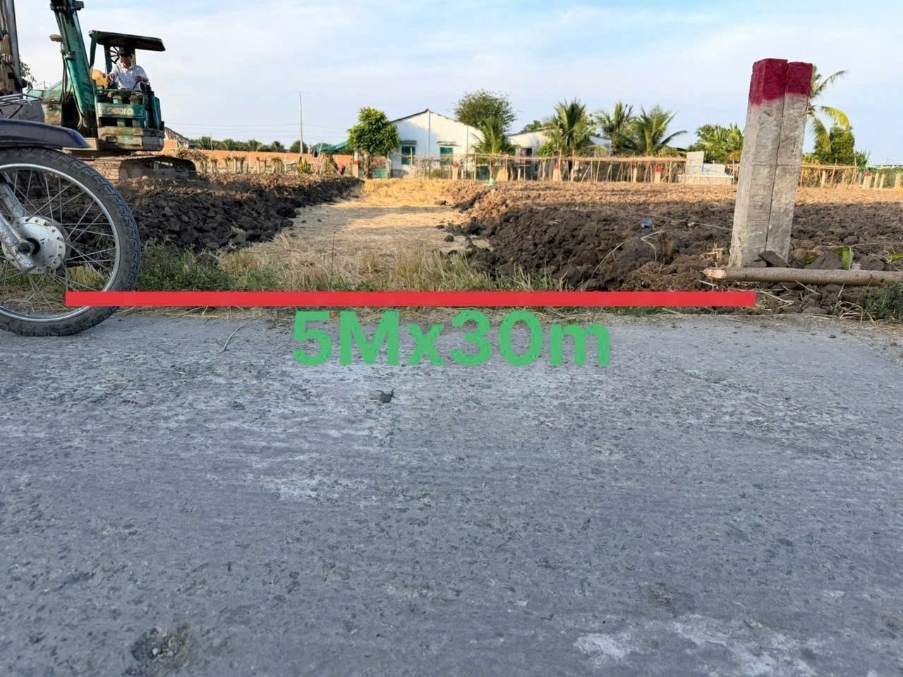 Bán đất mt đường beton Lê Văn Bụi , xã Đức Tân, Tân Trụ tdt 825m2 ( 150m2 thổ) giá 1,25 tỷ 2