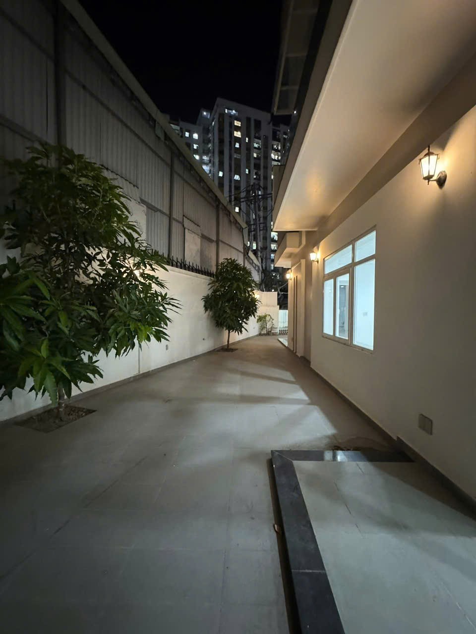 Cho thuê Nhà mặt tiền Phường Phú Hữu, Quận 9, Diện tích 231m², Giá Thương lượng 5