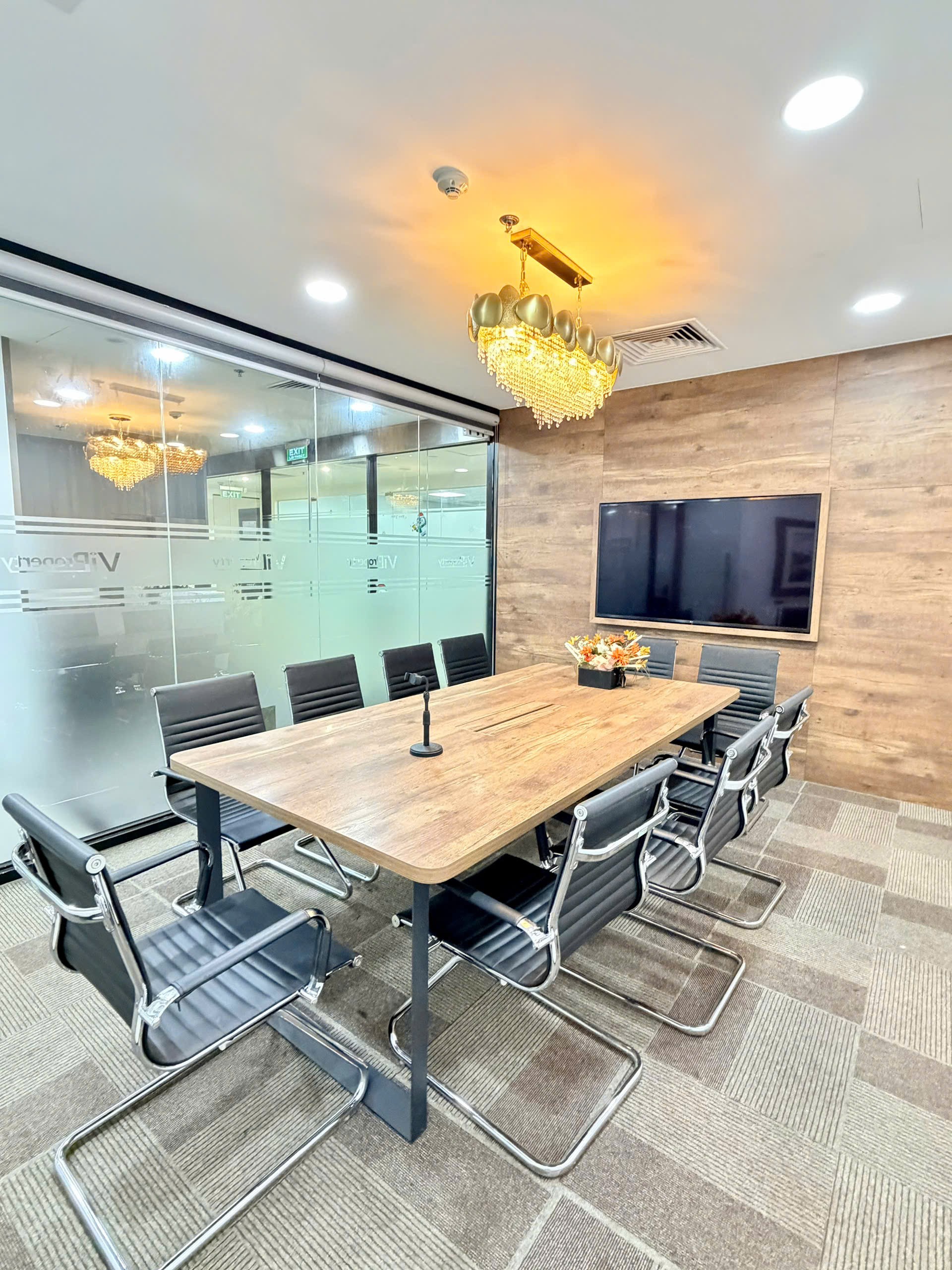CẦN CHO THUÊ SÀN VĂN PHÒNG diện tích 150m2 tại Vinhomes West Point 3