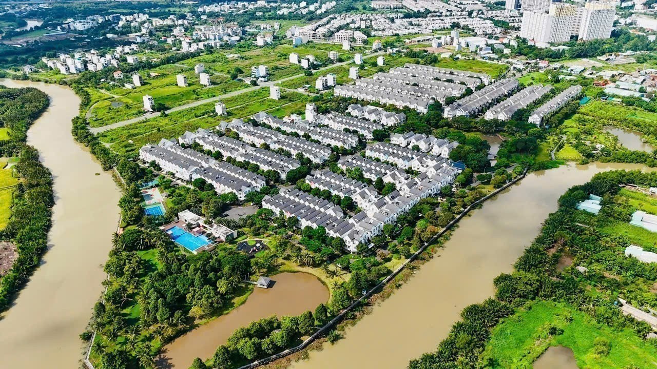 Cần bán Nhà mặt tiền Phường Phú Hữu, Quận 9, Diện tích 111m², Giá 15.3 Tỷ 6