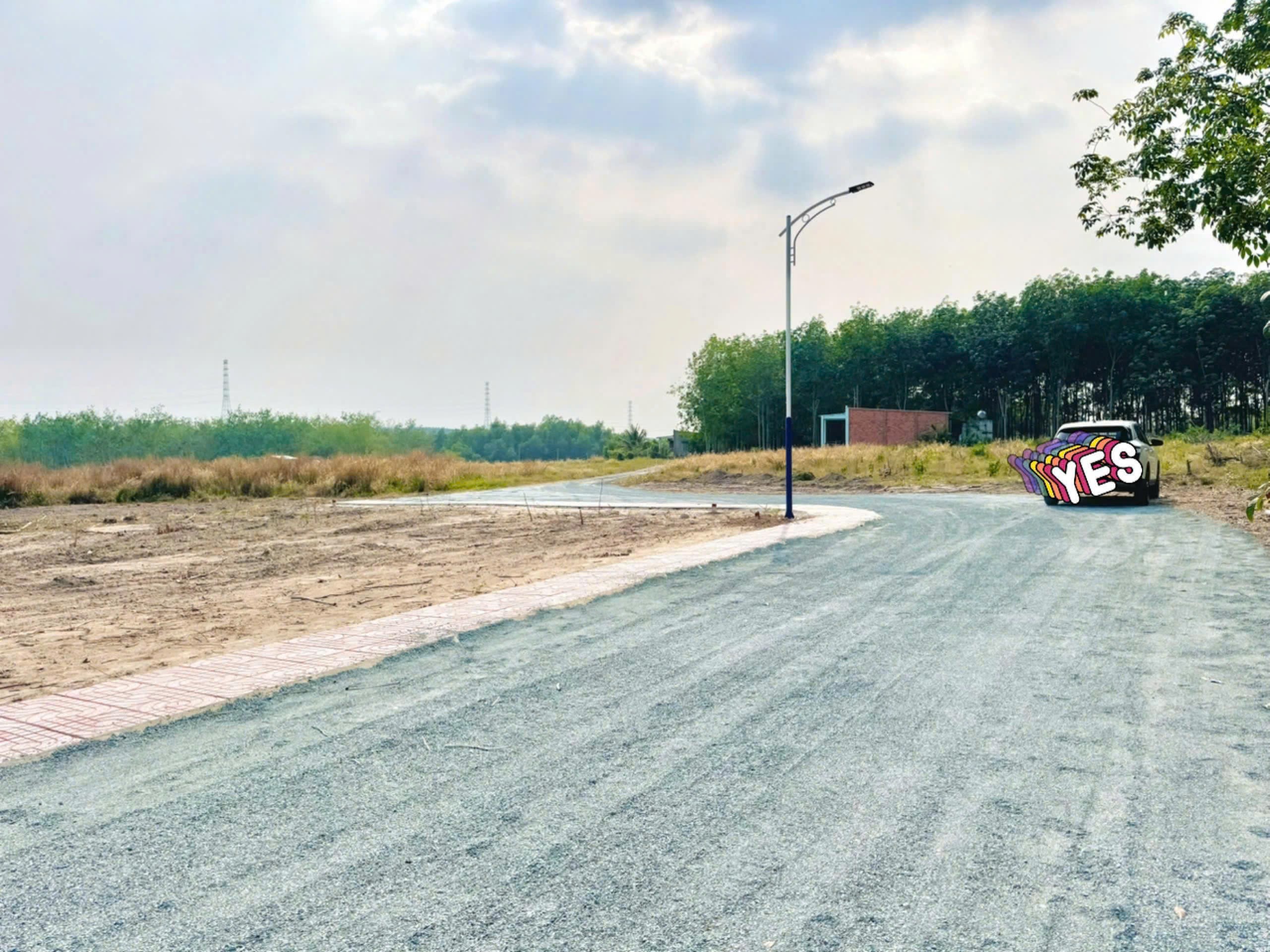 Bán đất ngay khu công nghiệp - DT 500m2 sẵn thổ cư  - Giá chỉ 3xx 4