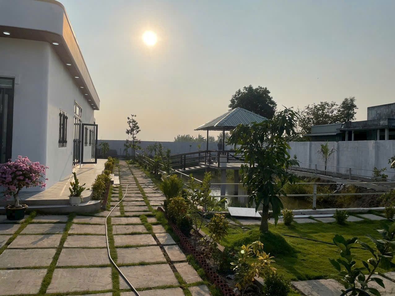 Bán nhà vườn đẹp , đường oto beton xã Phước Vân, Cần Đước tdt 900m2 ( 238m2 thổ) 2pn giá 4 tỷ 2