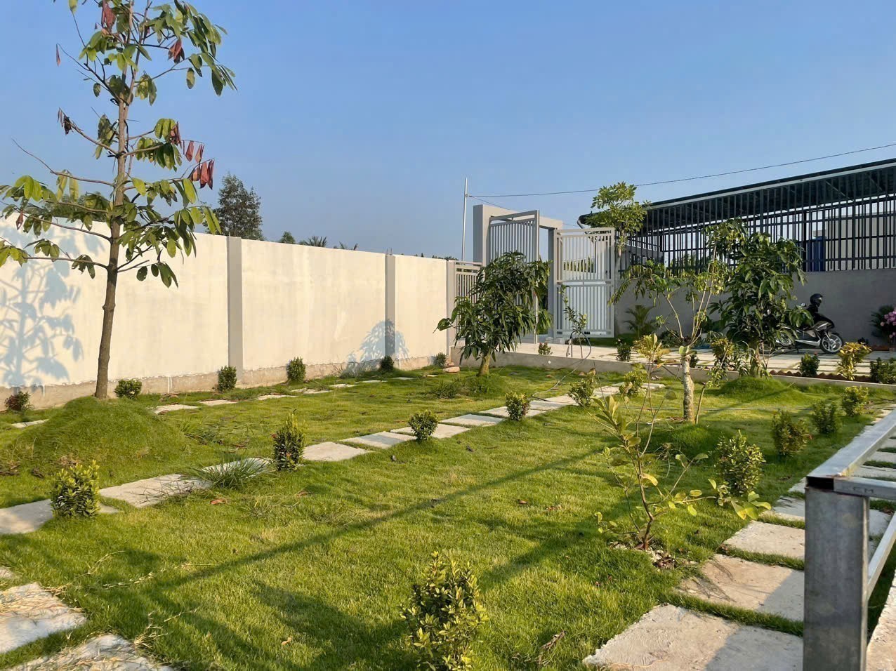 Bán nhà vườn đẹp , đường oto beton xã Phước Vân, Cần Đước tdt 900m2 ( 238m2 thổ) 2pn giá 4 tỷ 4