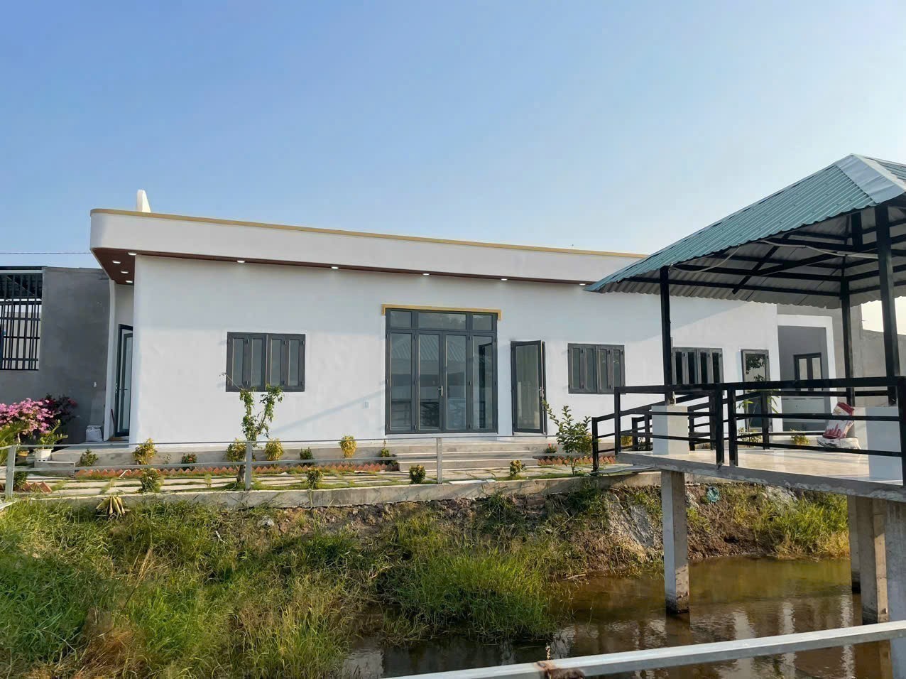 Bán nhà vườn đẹp , đường oto beton xã Phước Vân, Cần Đước tdt 900m2 ( 238m2 thổ) 2pn giá 4 tỷ 7