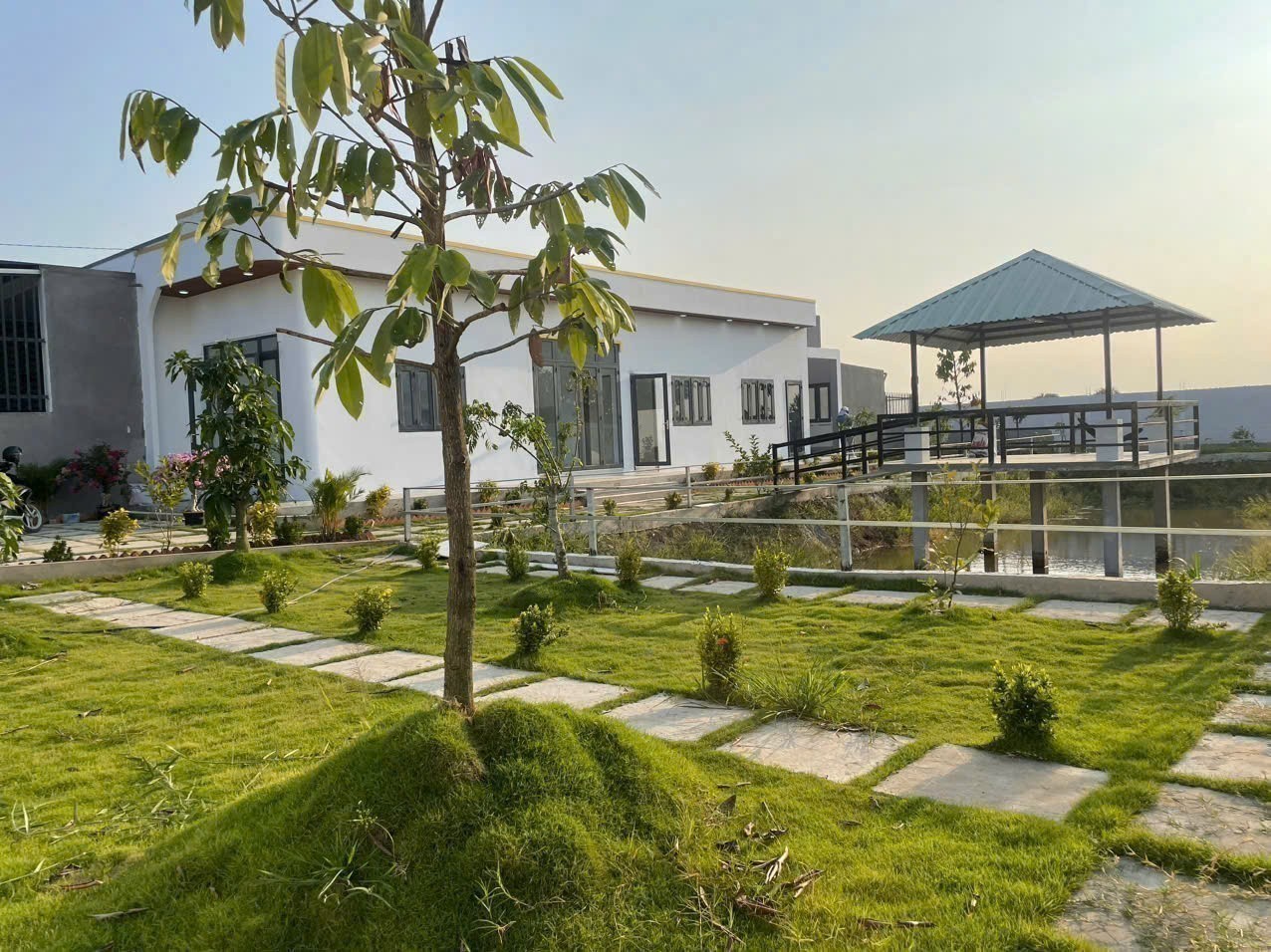 Bán nhà vườn đẹp , đường oto beton xã Phước Vân, Cần Đước tdt 900m2 ( 238m2 thổ) 2pn giá 4 tỷ 8
