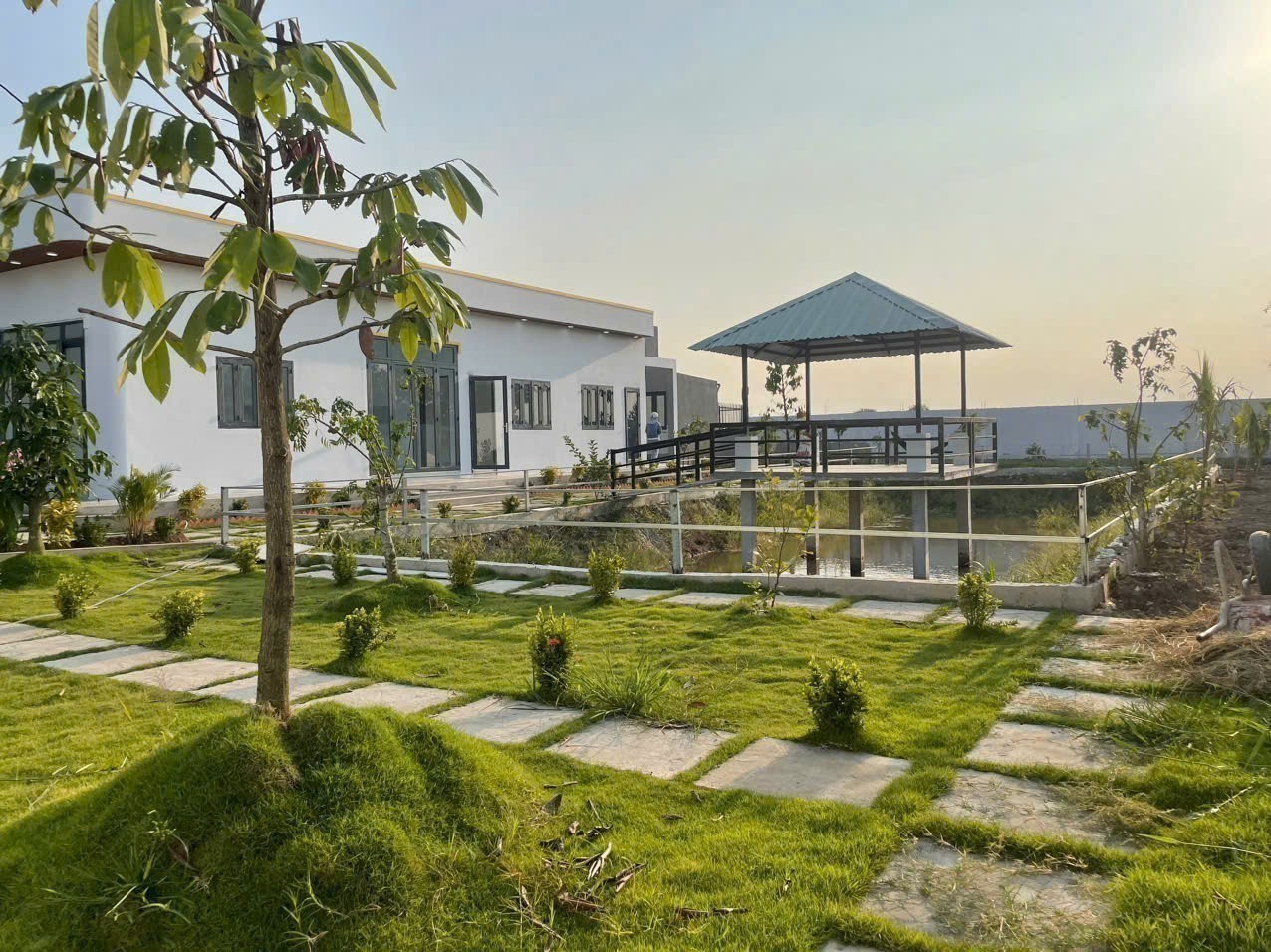 Bán nhà vườn đẹp , đường oto beton xã Phước Vân, Cần Đước tdt 900m2 ( 238m2 thổ) 2pn giá 4 tỷ 10