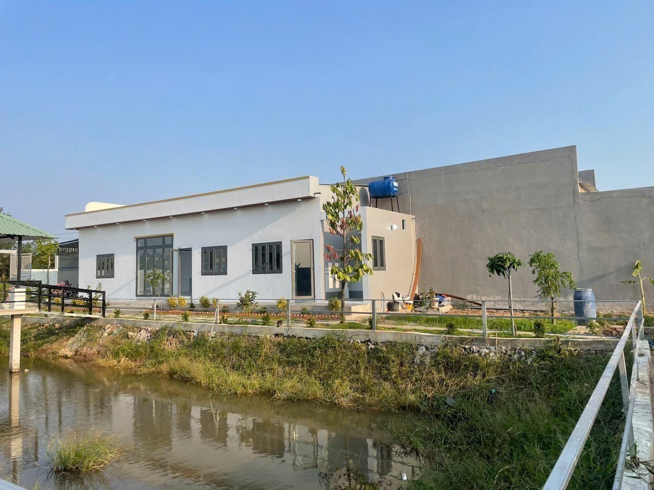 Bán nhà vườn đẹp , đường oto beton xã Phước Vân, Cần Đước tdt 900m2 ( 238m2 thổ) 2pn giá 4 tỷ 14
