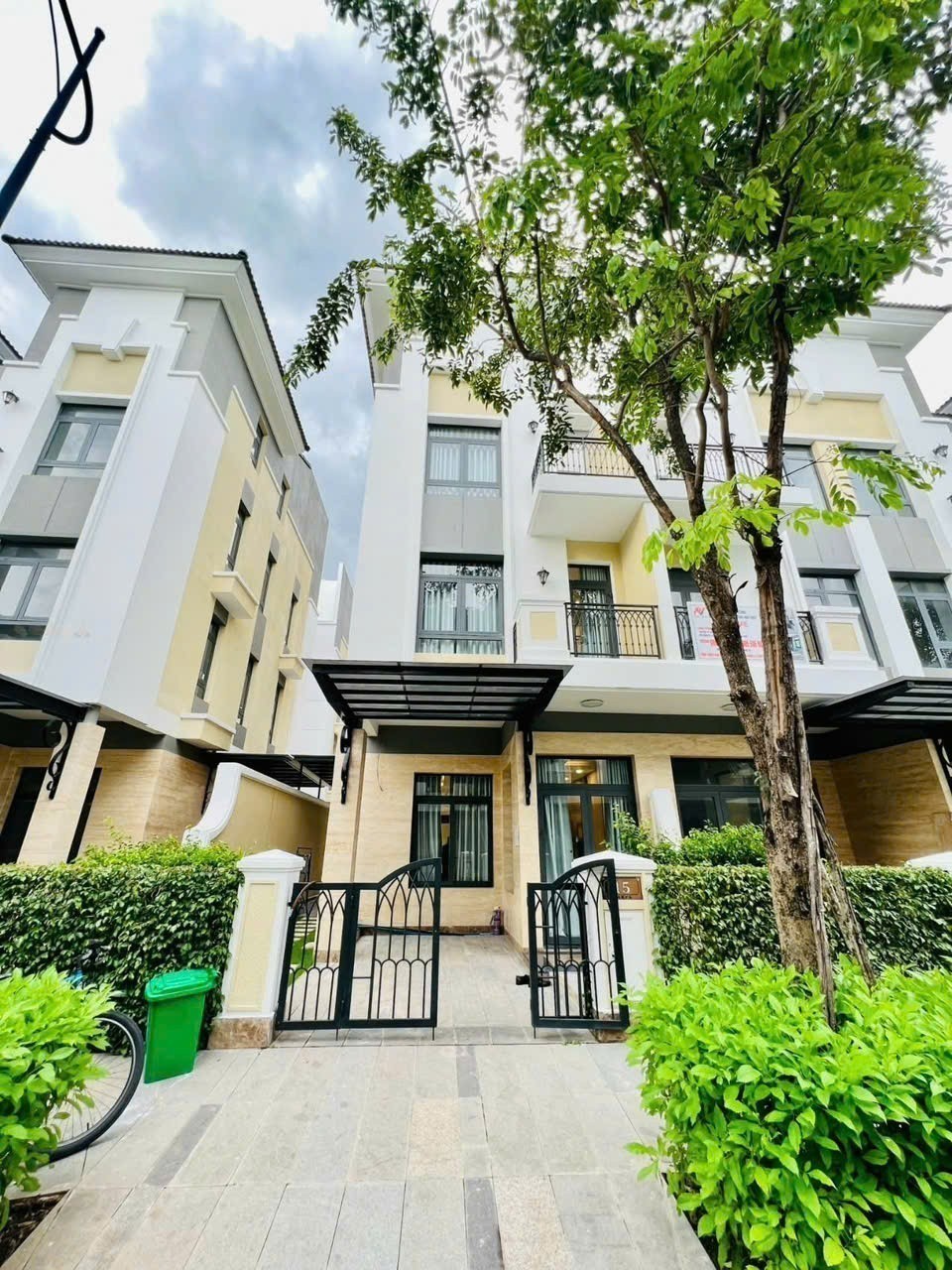 Cần bán Nhà mặt tiền Phường Phú Hữu, Quận 9, Diện tích 105m², Giá 17.9 Tỷ