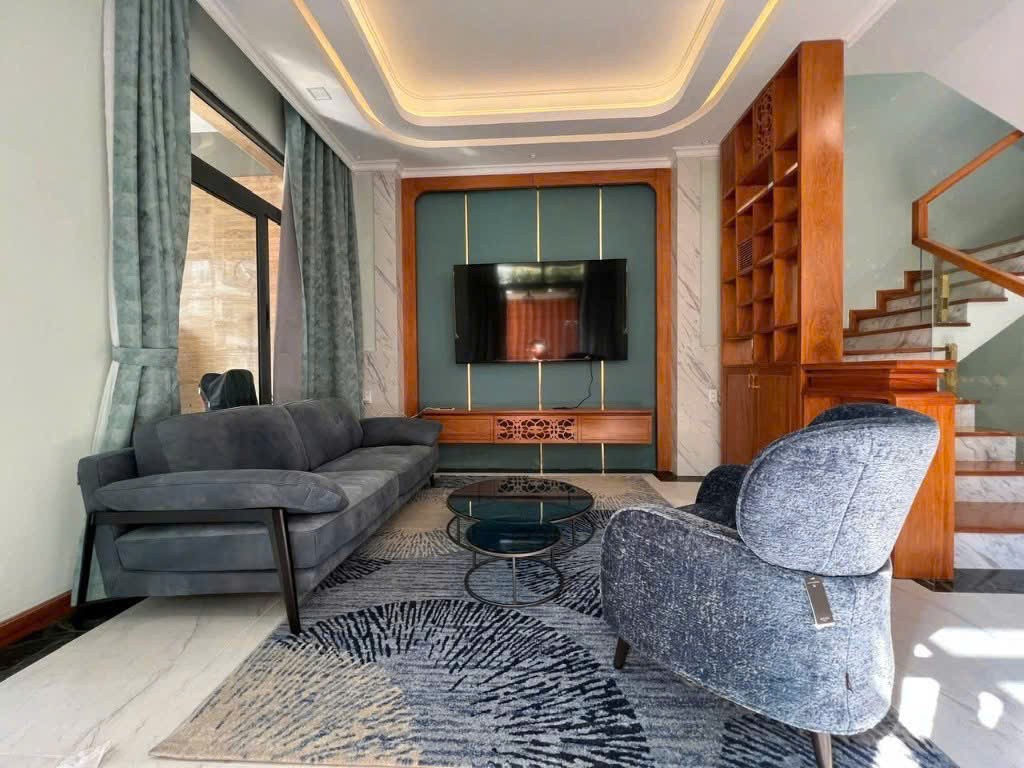 Cần bán Nhà mặt tiền Phường Phú Hữu, Quận 9, Diện tích 105m², Giá 17.9 Tỷ 6