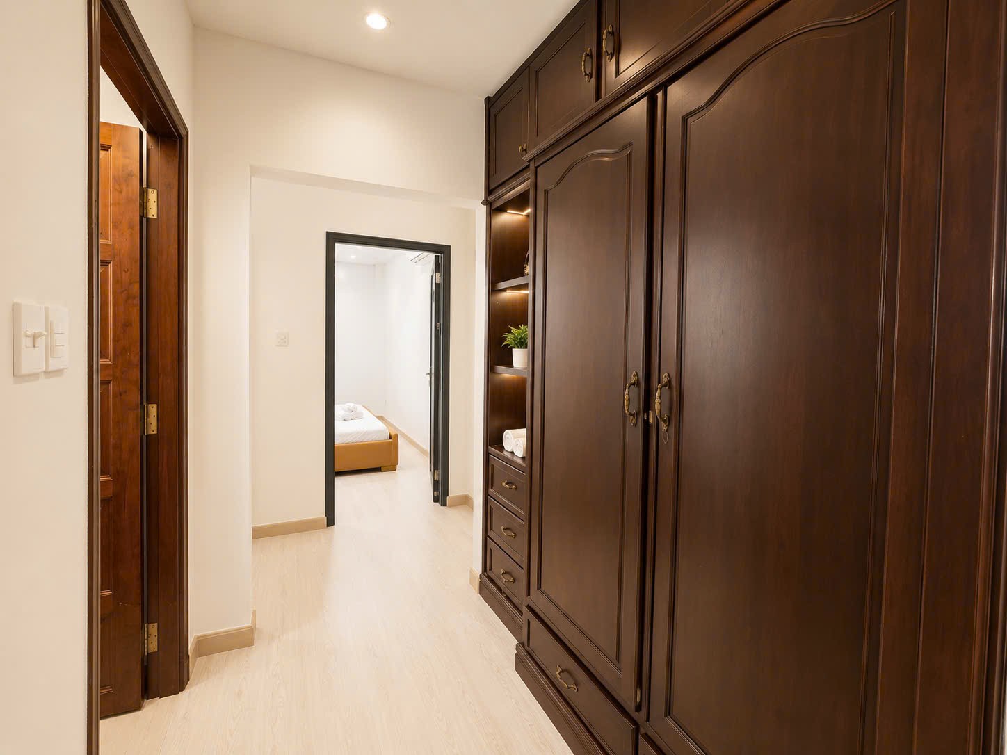 Cho thuê Nhà mặt tiền Quận 1, Hồ Chí Minh, Diện tích 200m², Giá Thương lượng 3
