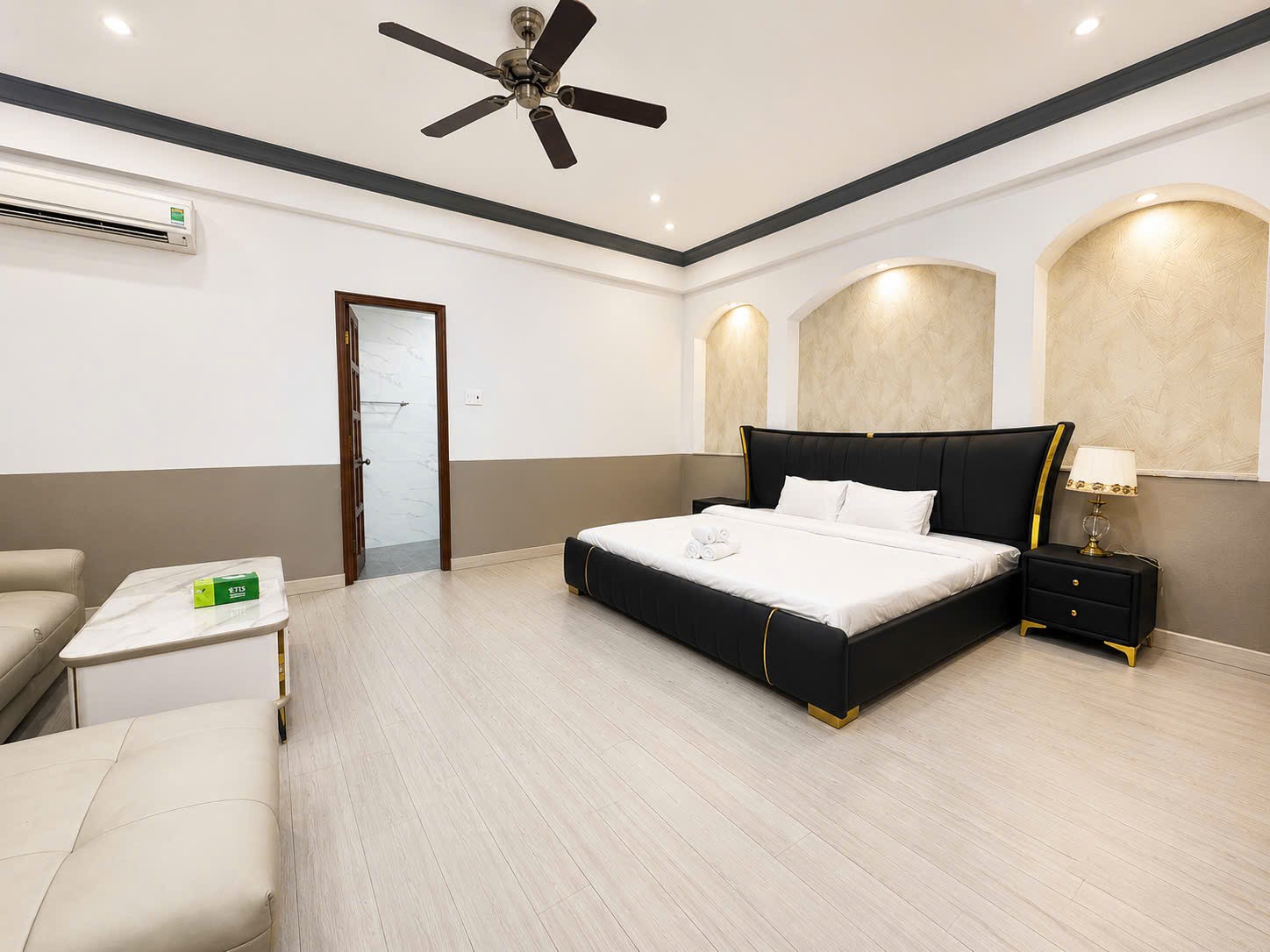 Cho thuê Nhà mặt tiền Quận 1, Hồ Chí Minh, Diện tích 200m², Giá Thương lượng 14