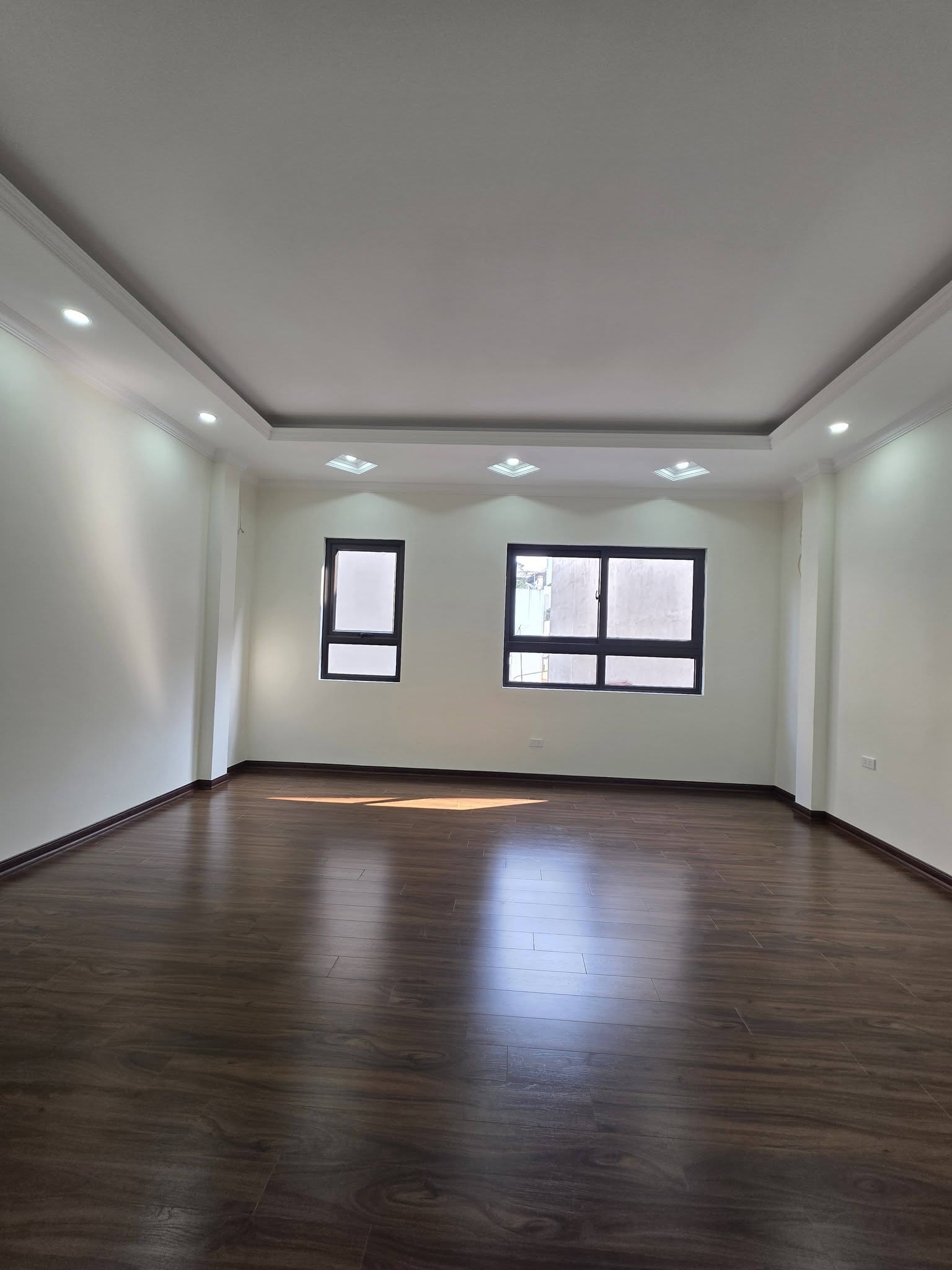 BÁN NHÀ MẶT PHỐ NGUYỄN XIỂN, 6 TẦNG THÔNG SÀN VỈA HÈ 5M, KINH DOANH, VĂN PHÒNG, CHỈ 20.X TỶ 5