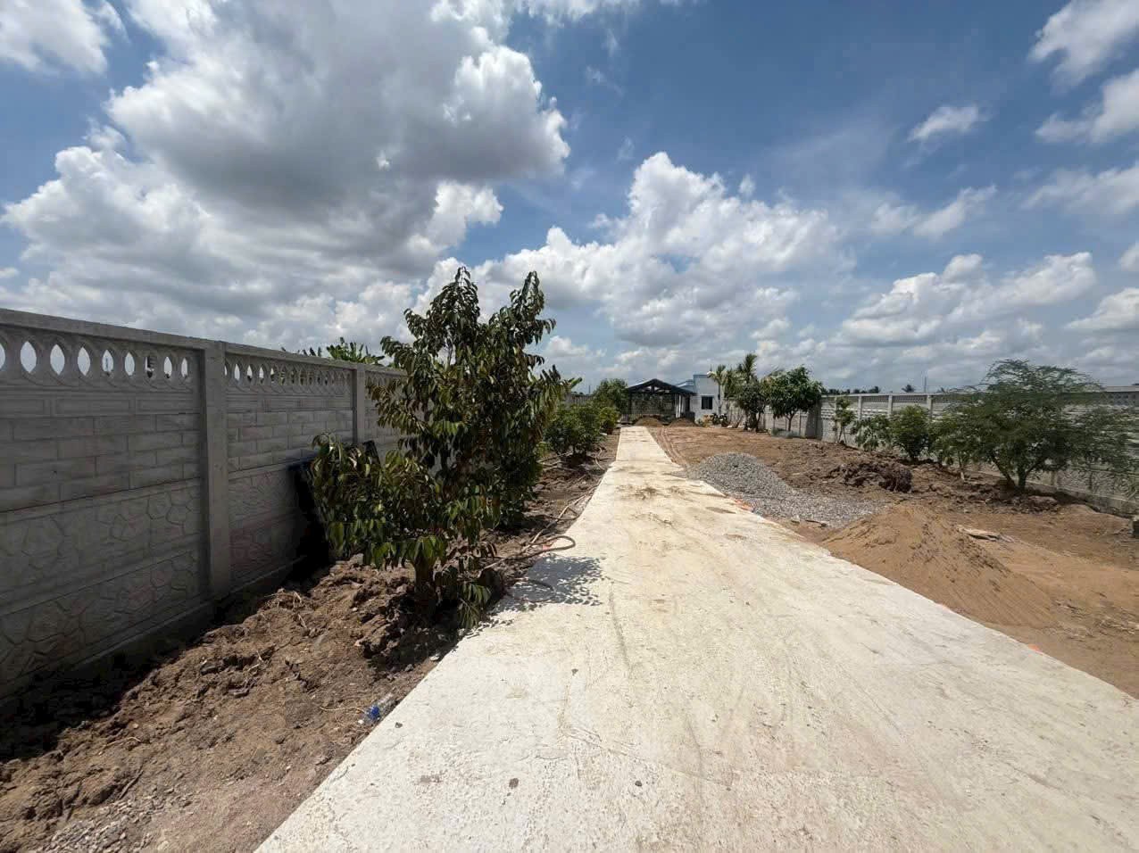 Bán nhà vườn mới xây có sân vườn , chòi thủy tạ xã Thạnh Đức tdt 1000m2 ( 300m2 thổ) giá 3 tỷ