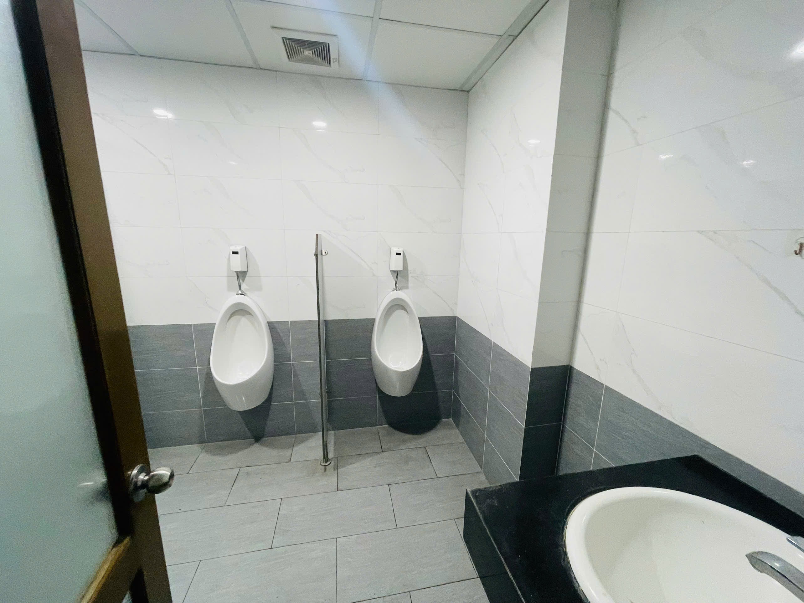 Cho thuê 150m sàn VP giá rẻ bất ngờ mặt phố Lưu Quang Vũ- Cầu Giấy, sẵn bàn giao 7