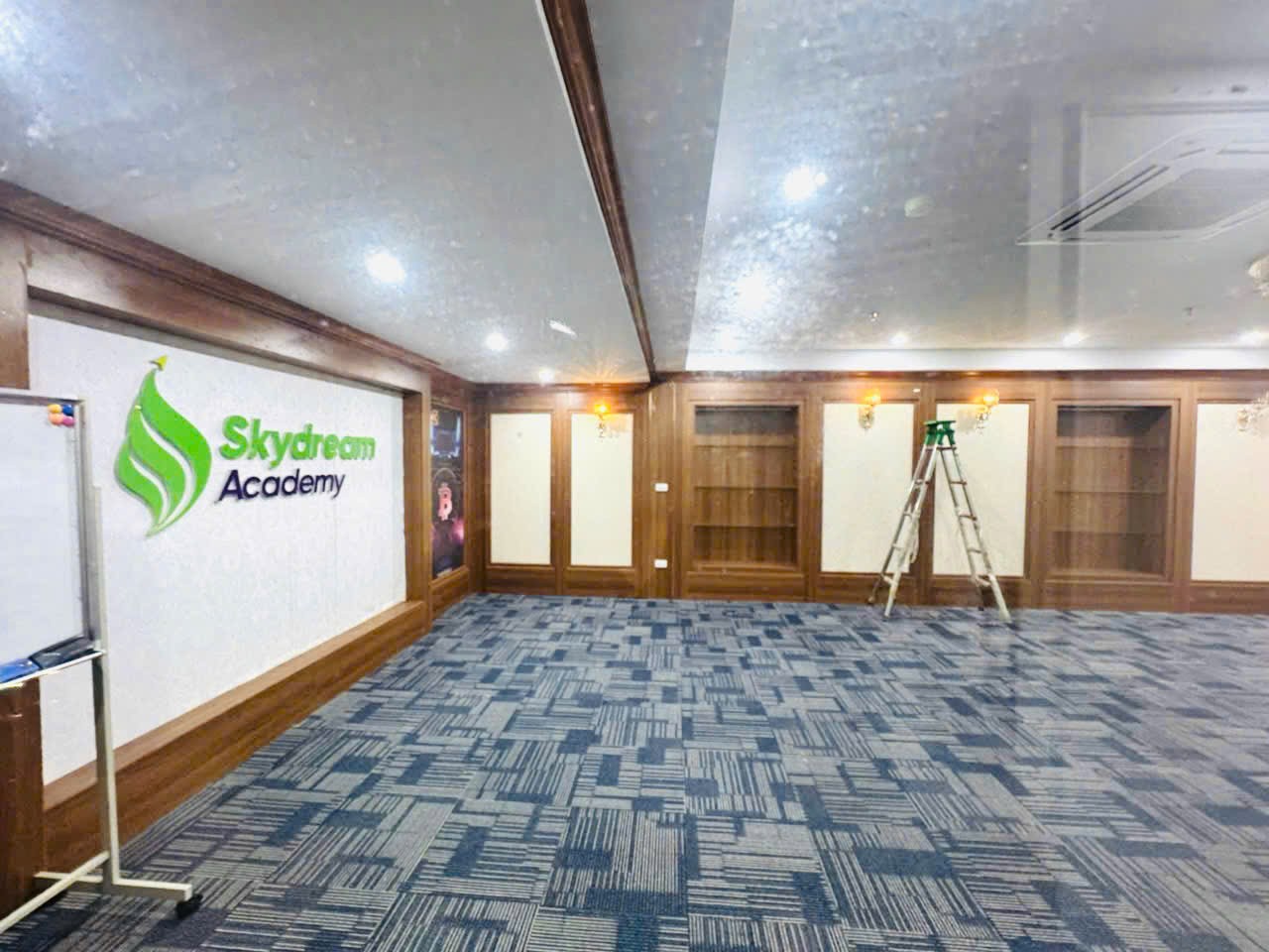 Chào thuê 160m sàn VP mặt phố Trần Thái Tông, giá hợp lý, sẵn bàn giao 2
