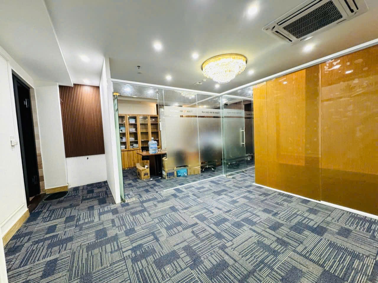 Chào thuê 160m sàn VP mặt phố Trần Thái Tông, giá hợp lý, sẵn bàn giao 4