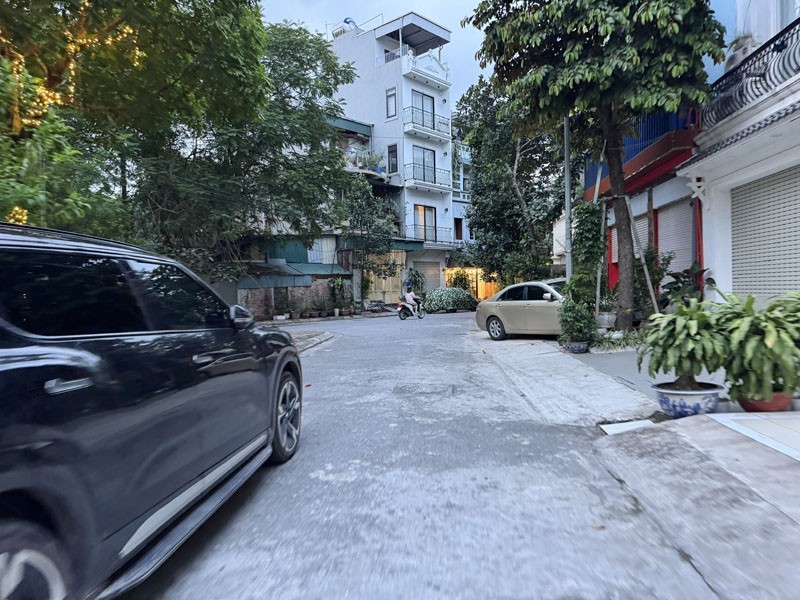 Cần bán 50m2 đất phân lô ngay cạnh trường cấp 1 2 và chợ Thượng Thanh. Đường ô tô tránh, vỉa hè 2