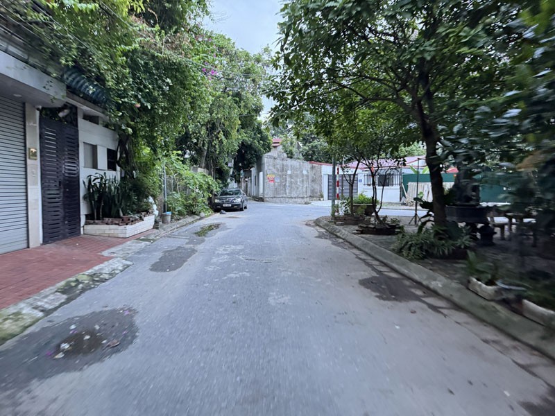 Cần bán 50m2 đất phân lô ngay cạnh trường cấp 1 2 và chợ Thượng Thanh. Đường ô tô tránh, vỉa hè 3