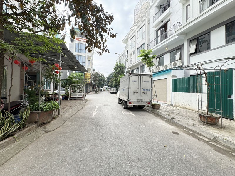 Bán Đất TĐC Trâu Quỳ 113m2 Nở Hậu, Đường 11m Đối Diện Shophouse Metropolitan 5