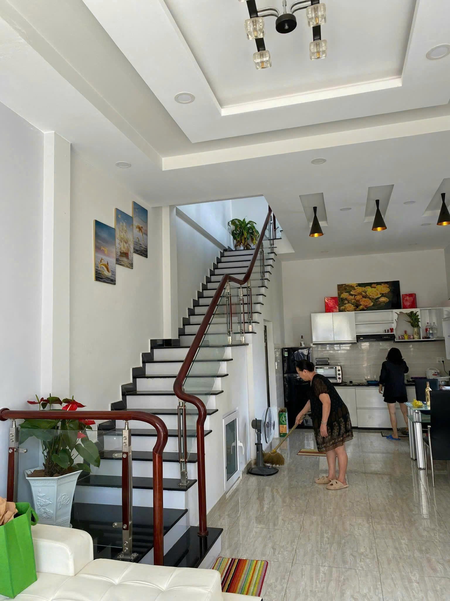 CHO THUÊ VILLA FULL NỘI THẤT CƠ BẢN ĐỒI THÔNG TIN PHƯỜNG 8 GIÁ 12TR 2