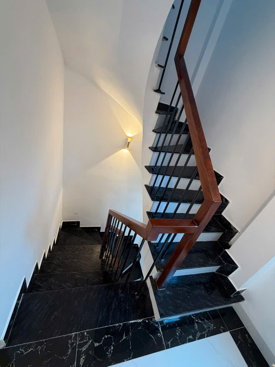 Nhà đẹp Phúc Lợi – Long Biên, diện tích 52m2, có gara ô tô trong nhà, thiết kế hiện đại, sáng 4