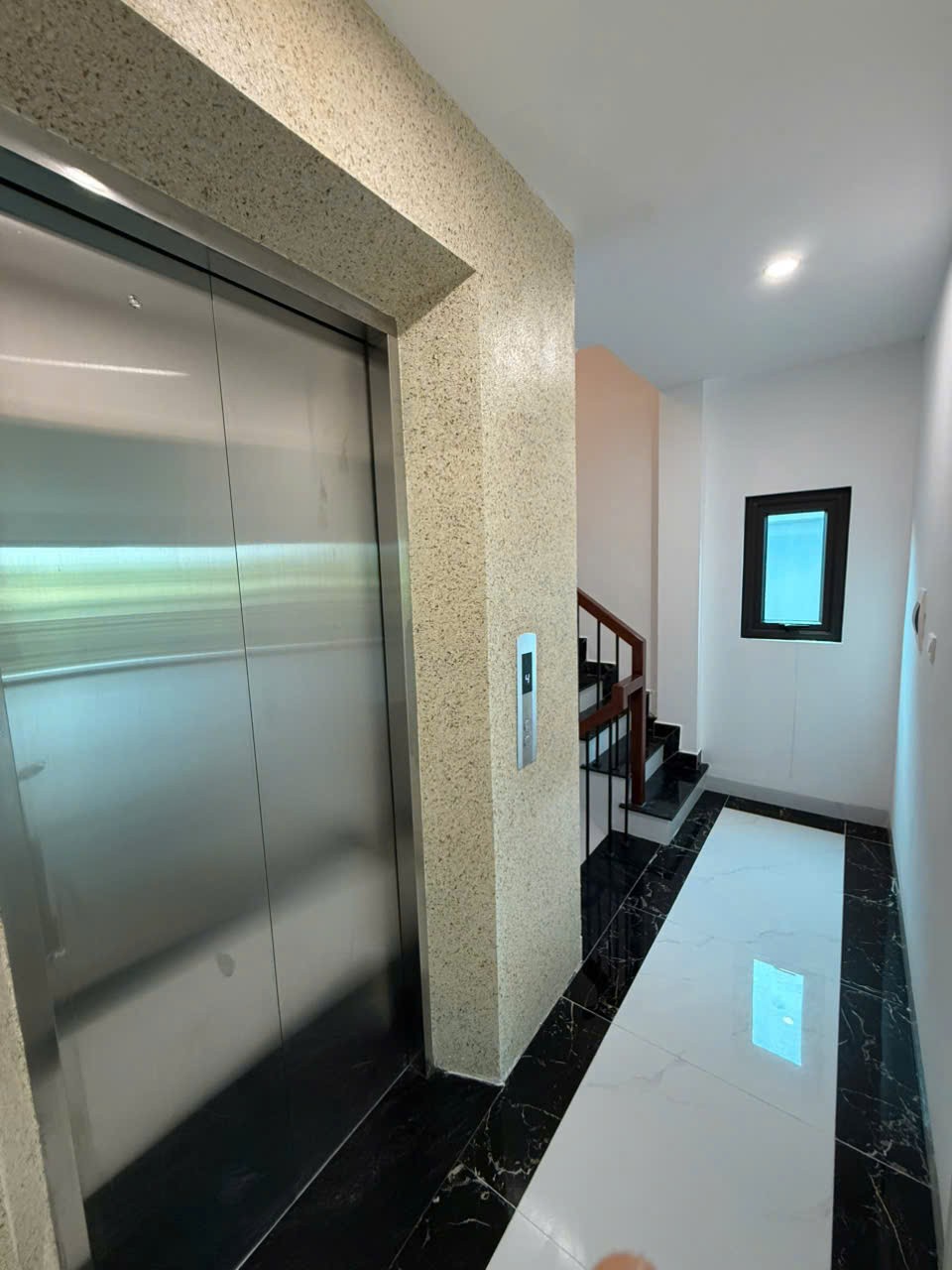 Nhà đẹp Phúc Lợi – Long Biên, diện tích 52m2, có gara ô tô trong nhà, thiết kế hiện đại, sáng 5