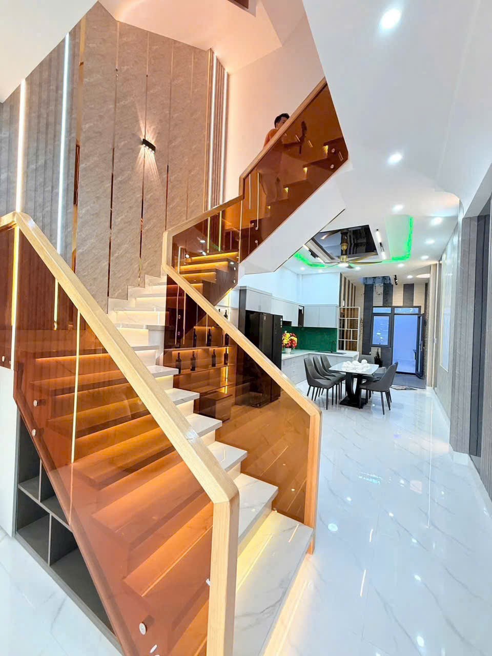 Bán nhà mới thiết kế hiện đại gần chợ Long Thượng dt 109m2, 2 lầu, 4pn,4wc hướng Tây giá chốt 3,75 3