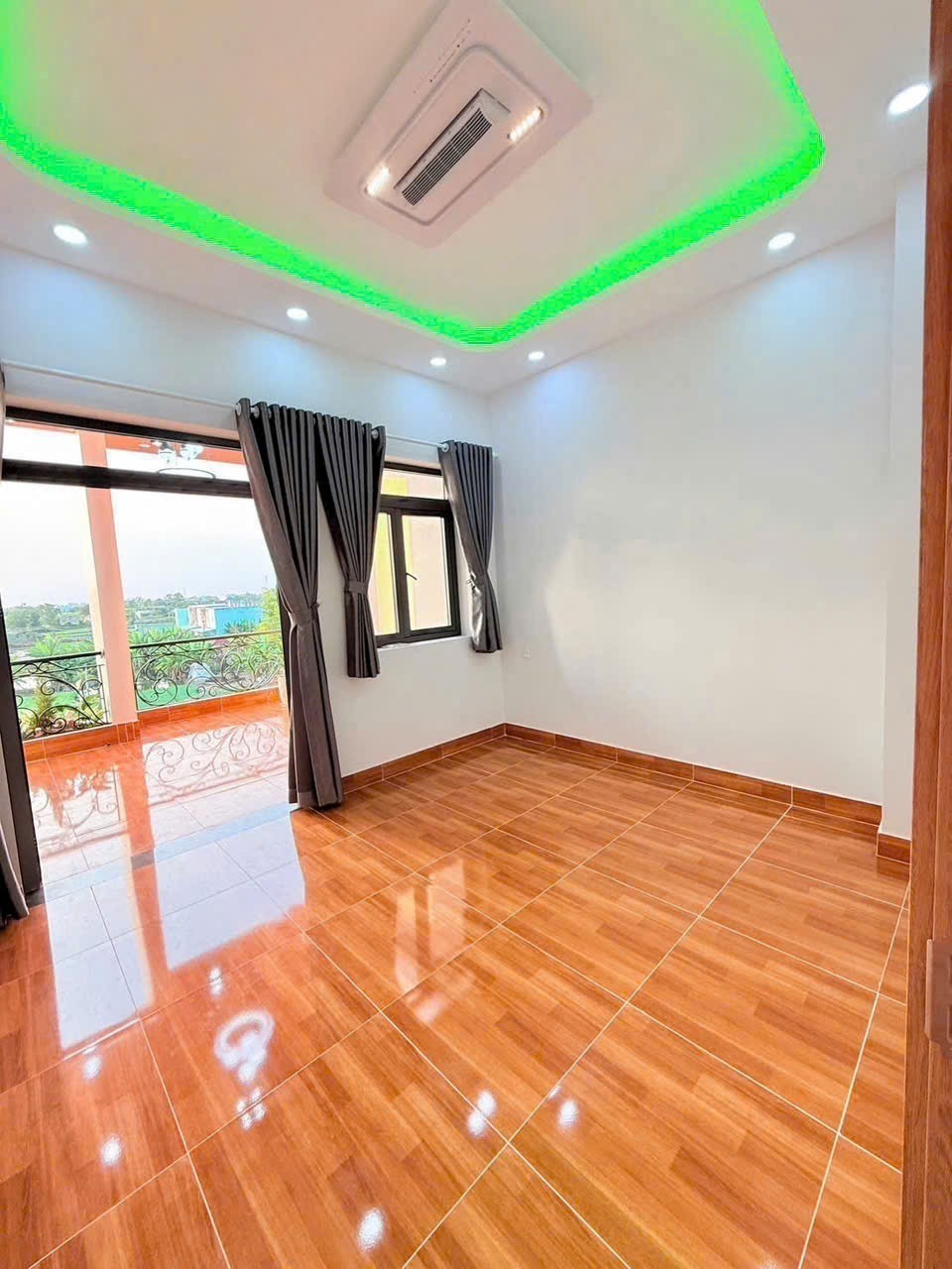 Bán nhà mới thiết kế hiện đại gần chợ Long Thượng dt 109m2, 2 lầu, 4pn,4wc hướng Tây giá chốt 3,75 19