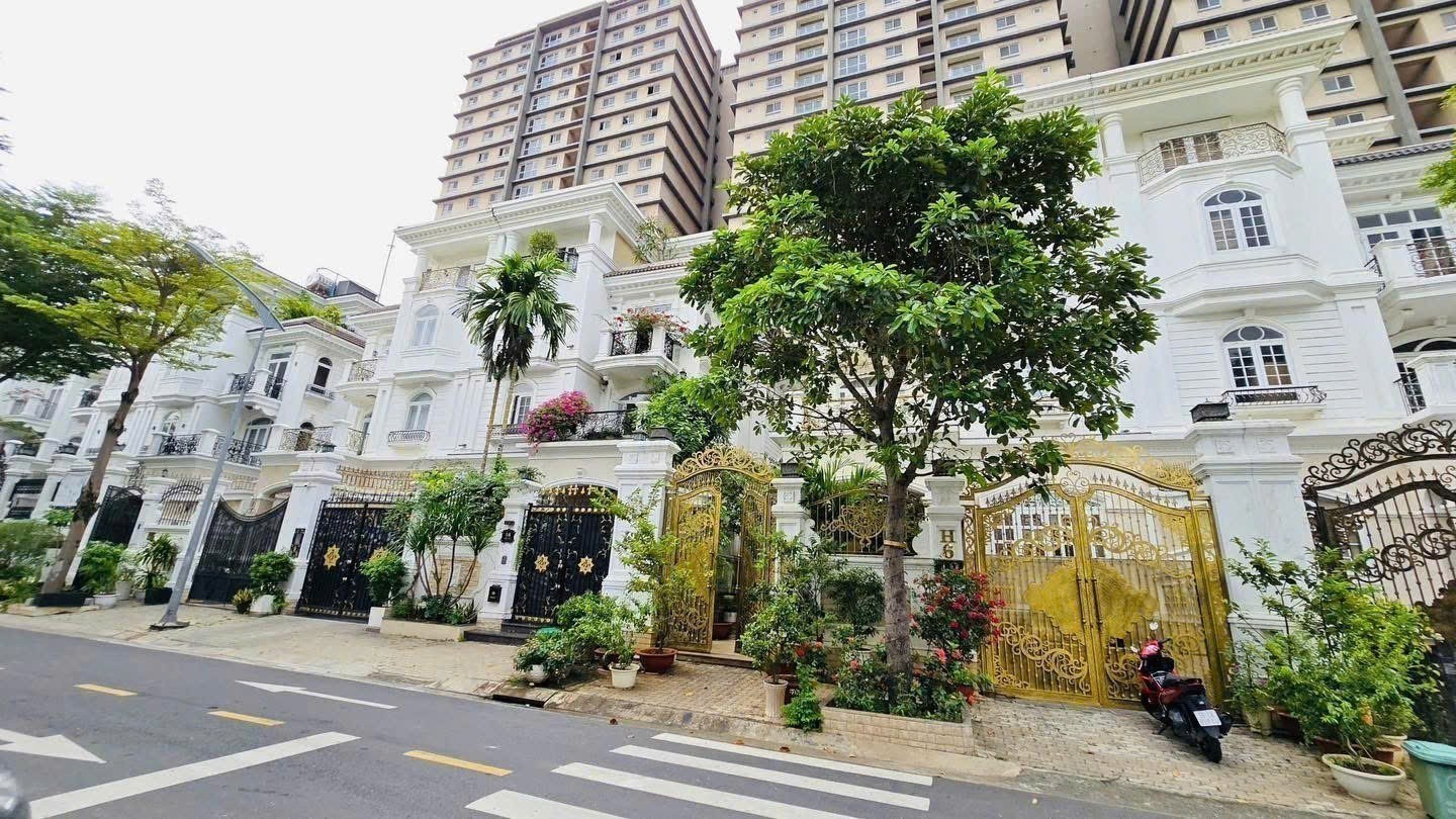 Cần bán Biệt thự Quận 7, Hồ Chí Minh, Diện tích 220m², Giá 54 Tỷ 6