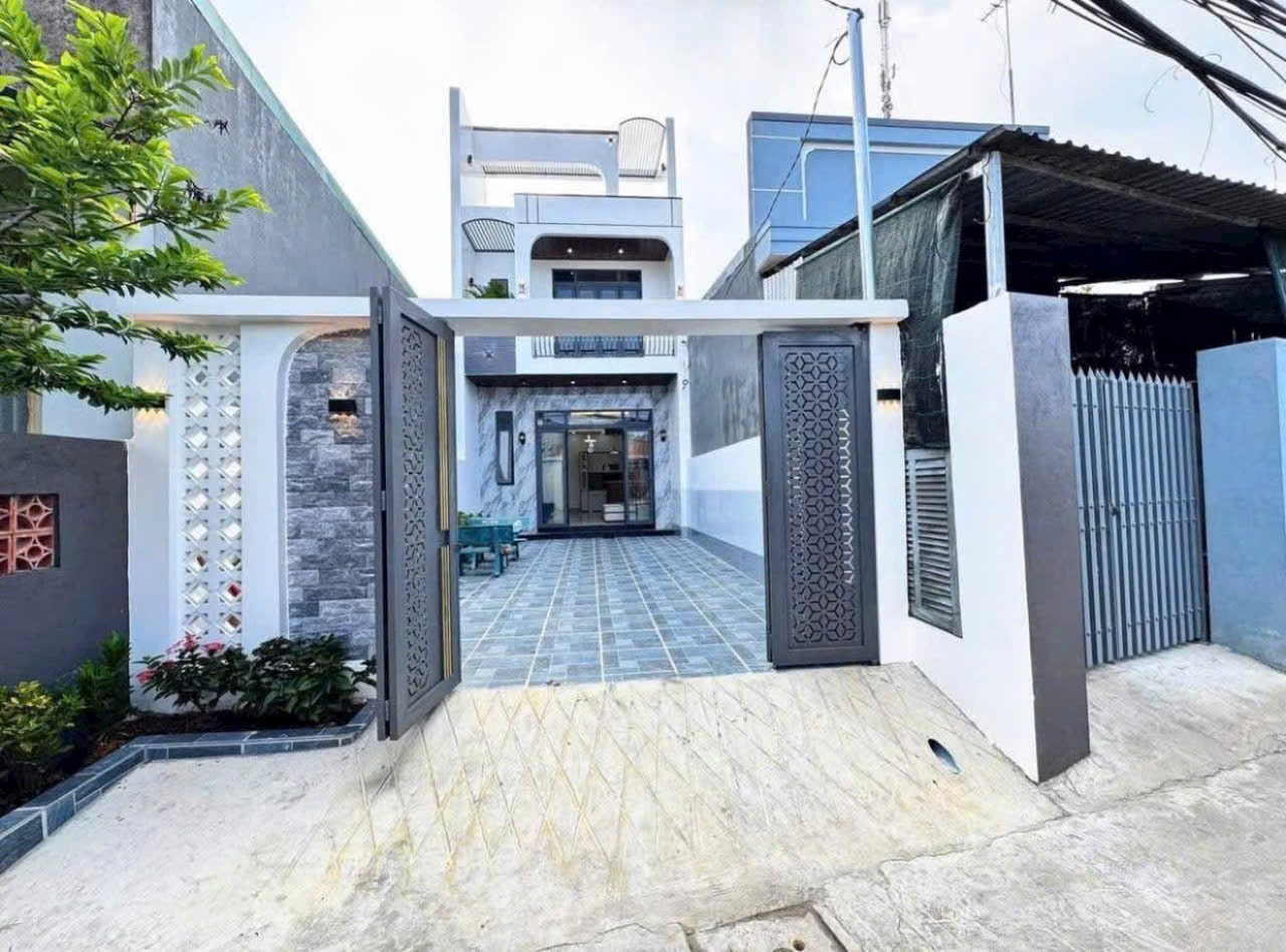 Bán nhà mới xây thiết kế hiện đại dt 120m2 1 lầu ,3pn,2wc, sân oto , đã hoàn công giá 3,05 tỷ