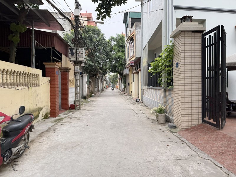 Cần bán 89,5m2 đất thổ cư thôn Đổng Xuyên. Đường 3,5m, thông ô tô 7 chỗ vào đất 2