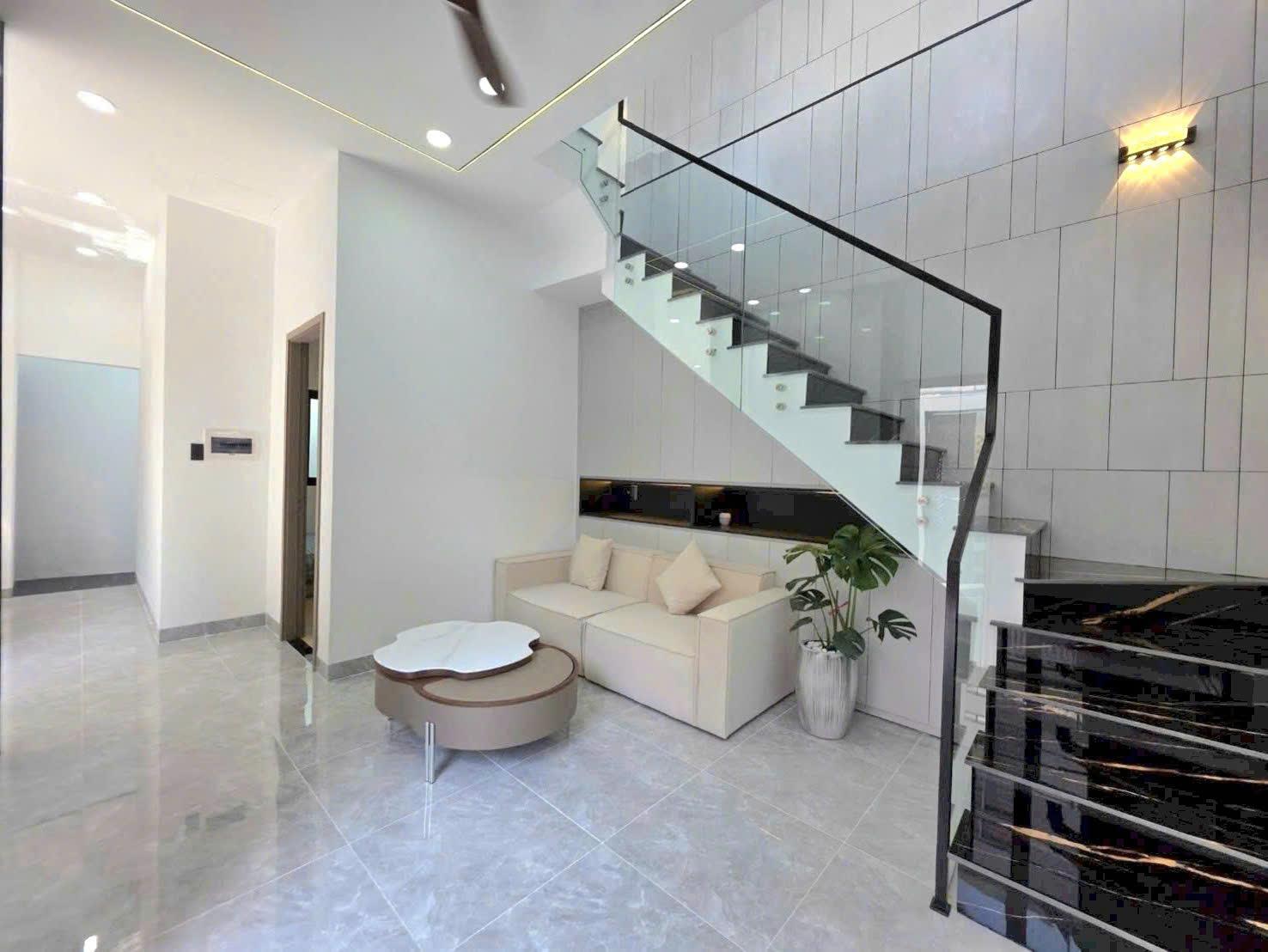 Chú Mỹ bán nhà 2 tầng ở Phạm Hữu Lầu, ngang 11m, giá bán 6.2 tỷ 3