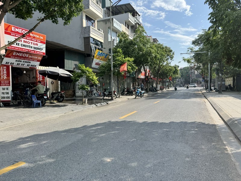 HIẾM CÓ KHÓ TÌM! Mặt Phố Thanh Am - Đặng Vũ Hỷ: 76,22m2, mặt tiền 8m nở hậu, vỉa hè rộng 5m 3