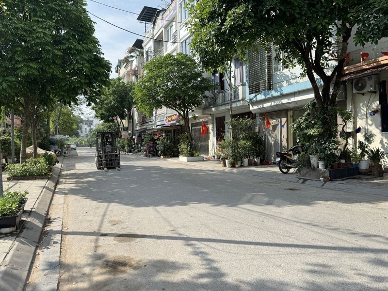 HIẾM CÓ KHÓ TÌM! Mặt Phố Thanh Am - Đặng Vũ Hỷ: 76,22m2, mặt tiền 8m nở hậu, vỉa hè rộng 5m 4