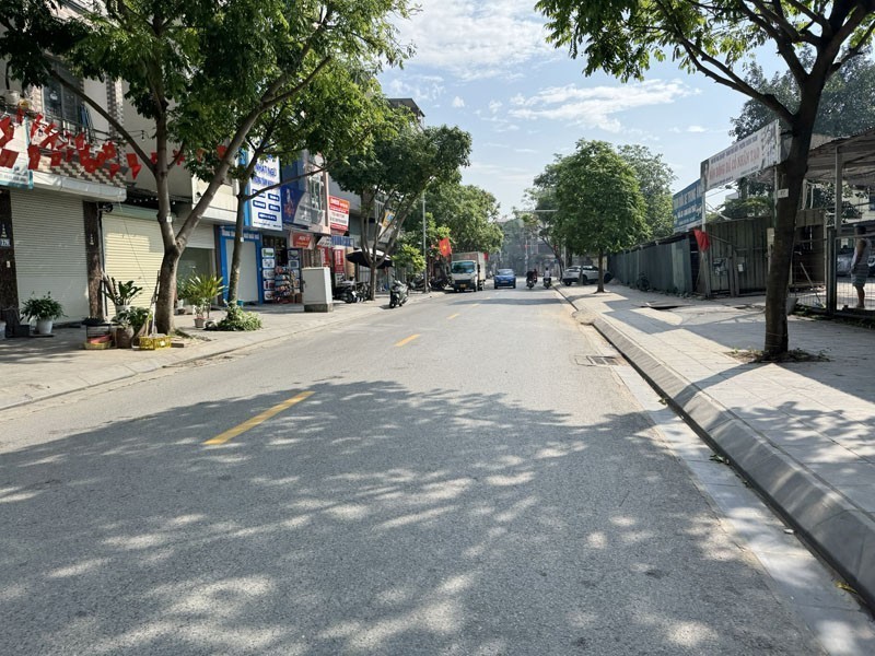 HIẾM CÓ KHÓ TÌM! Mặt Phố Thanh Am - Đặng Vũ Hỷ: 76,22m2, mặt tiền 8m nở hậu, vỉa hè rộng 5m 5