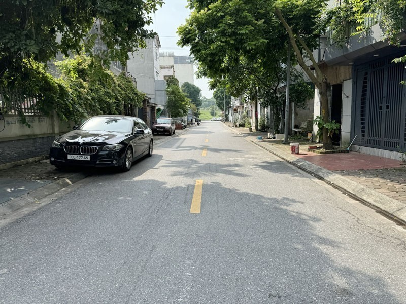 Cần bán 100m2 nhà C4 mặt phố Nguyễn Văn Hưởng. Khu dân trí cao, an ninh tốt, tiện ích nhiều 2