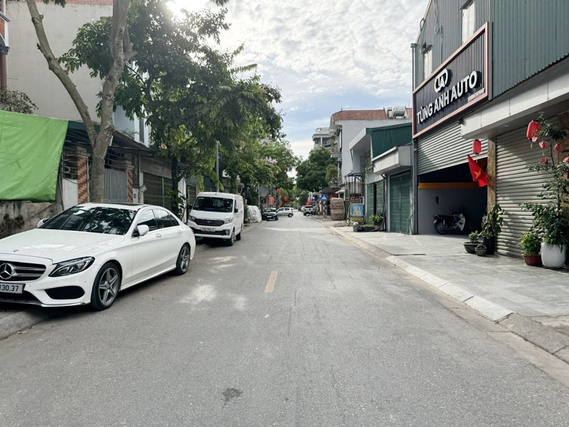 Cần bán 100m2 nhà C4 mặt phố Nguyễn Văn Hưởng. Khu dân trí cao, an ninh tốt, tiện ích nhiều 3