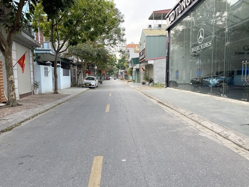 Cần bán 100m2 nhà C4 mặt phố Nguyễn Văn Hưởng. Khu dân trí cao, an ninh tốt, tiện ích nhiều 4