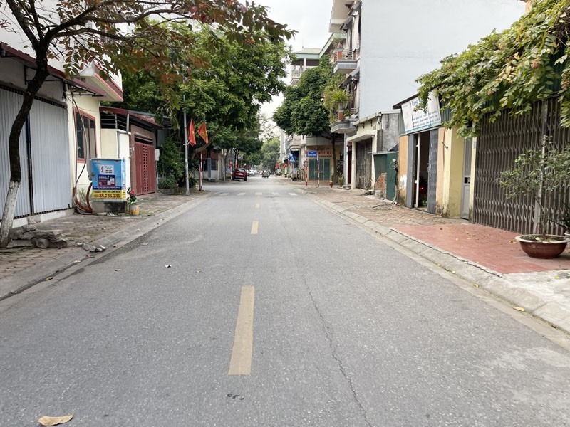 Cần bán 100m2 nhà C4 mặt phố Nguyễn Văn Hưởng. Khu dân trí cao, an ninh tốt, tiện ích nhiều 5