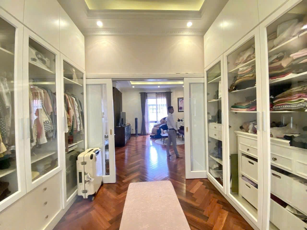 Cho thuê Biệt thự Phường Phú Mỹ, Quận 7, Diện tích 180m², Giá 100 Triệu/tháng