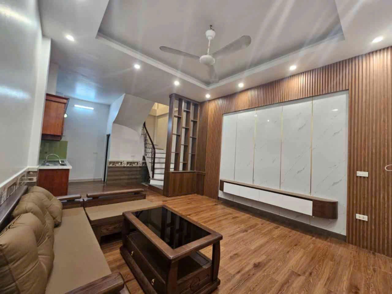 36 M2 NHÀ ĐẸP THẠCH BÀN – FULL NỘI THẤT – Ô TÔ ĐỖ CỬA 3