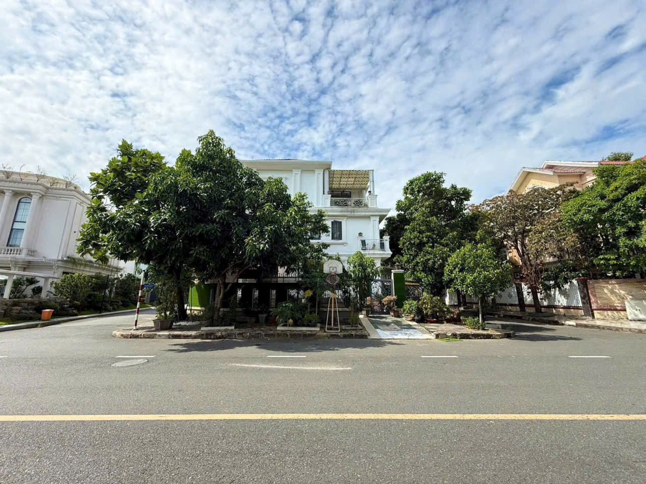 Cho thuê Biệt thự Phường Phú Mỹ, Quận 7, Diện tích 285m², Giá Thương lượng 8